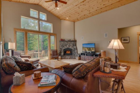 High Altitude at Tahoe Donner - Huge 4 BR with Private Hot Tub, Pool Table, Ping Pong, HOA Amenities Truckee